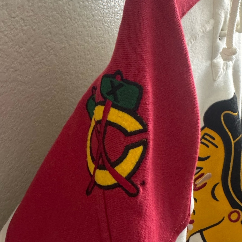 ‘47 Brand Chicago Blackhawks Lace-Up Hoodie - Picture 3 of 5